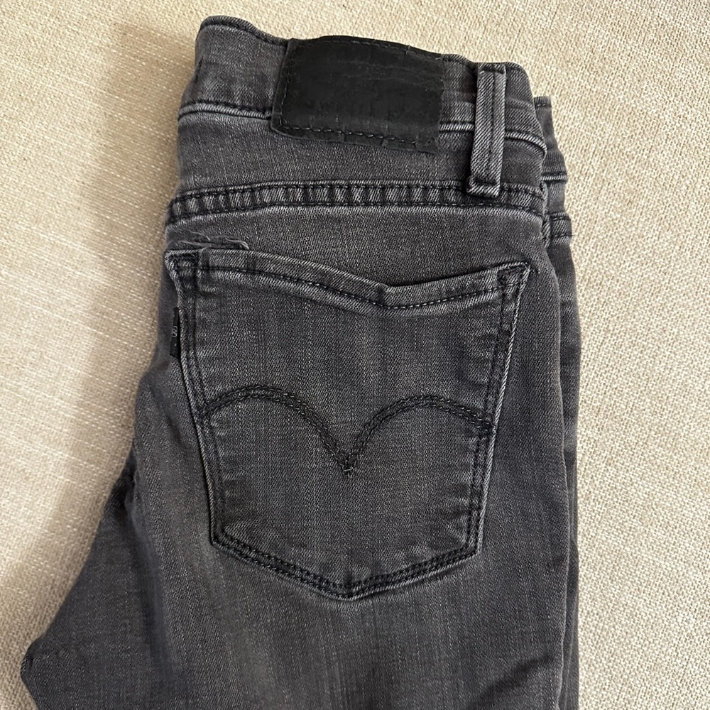 Levi’s 710 - Women’s Jeans - Mid Rise Skinny - Dark Gray - W24
